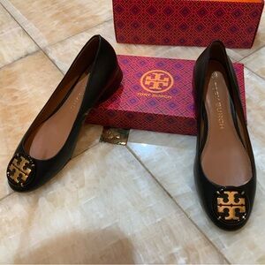 Tory Burch Black Leather Ballet Flats Gold Logo Medallion Size 9